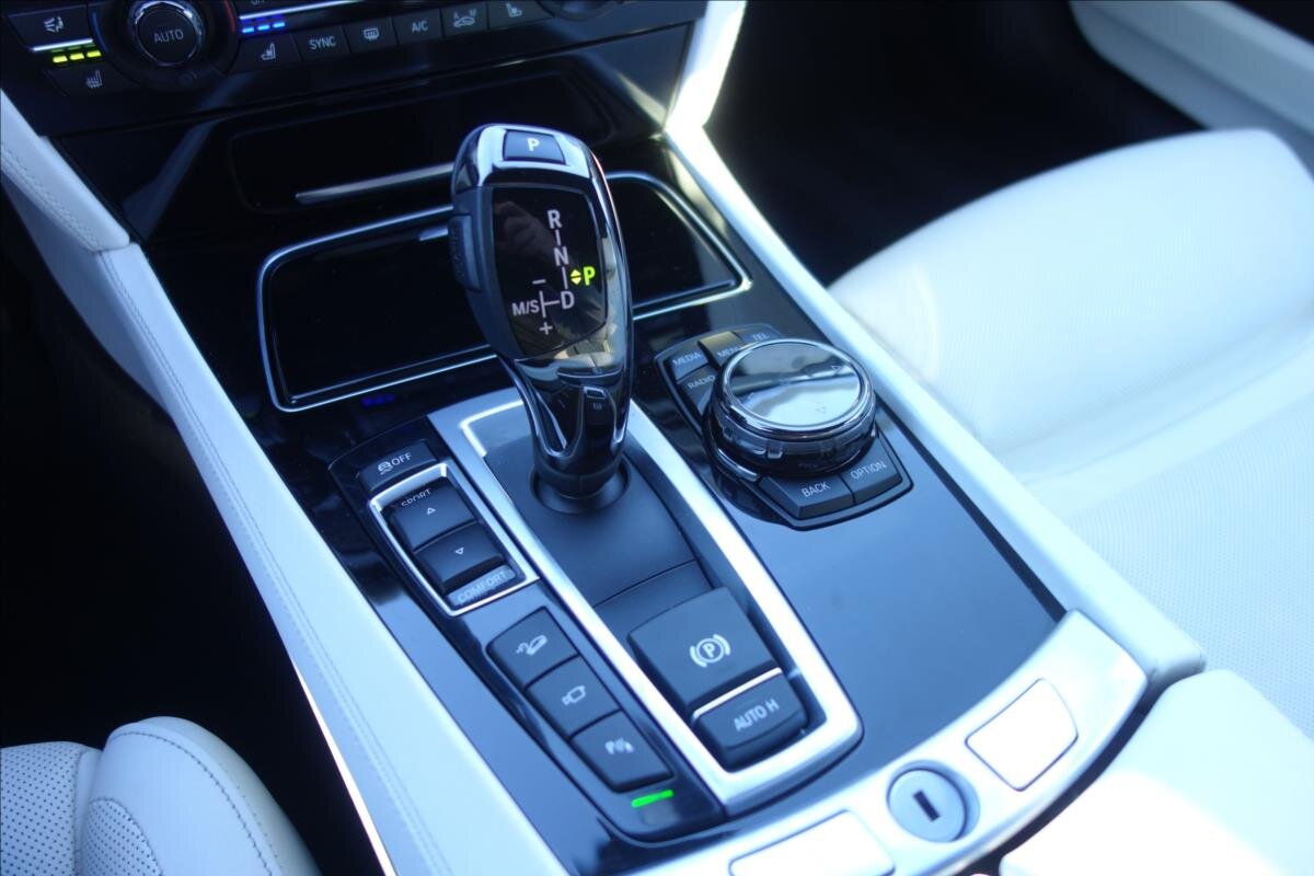 BMW Řada 7 Sedan 4,4 l 330 kw