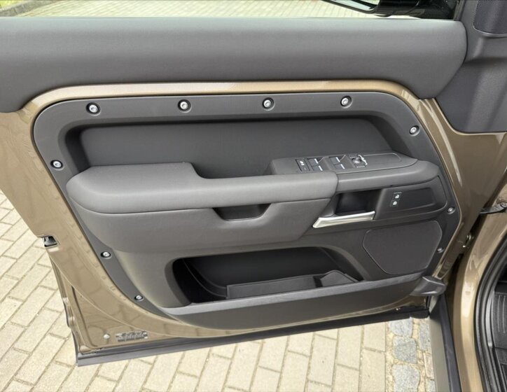 Land Rover Defender SUV 3,0 l 147 kw