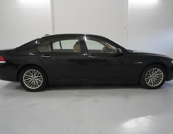 BMW Řada 7 Sedan 6,0 l 327 kw