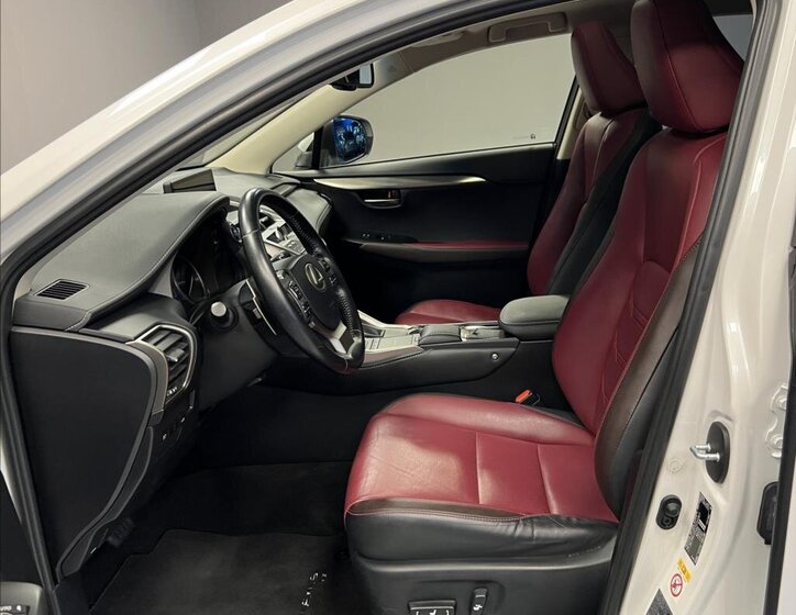 Lexus NX 300h SUV 2,5 l 145 kw