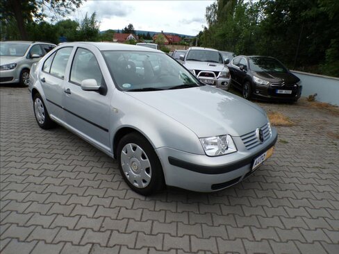Volkswagen Bora Sedan / Limuzína 1,4 l 55 kw