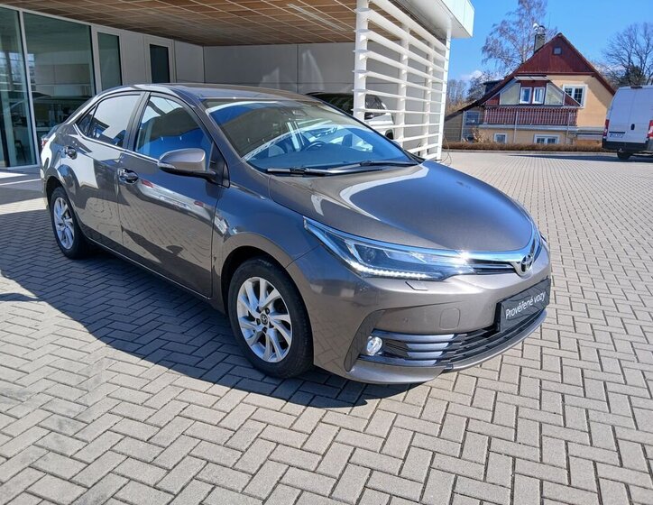 Toyota Corolla Sedan / Limuzína 1,6 l 97 kw