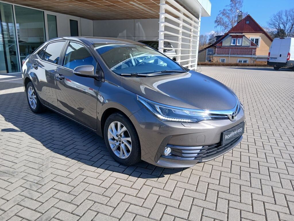 Toyota Corolla Sedan / Limuzína 1,6 l 97 kw