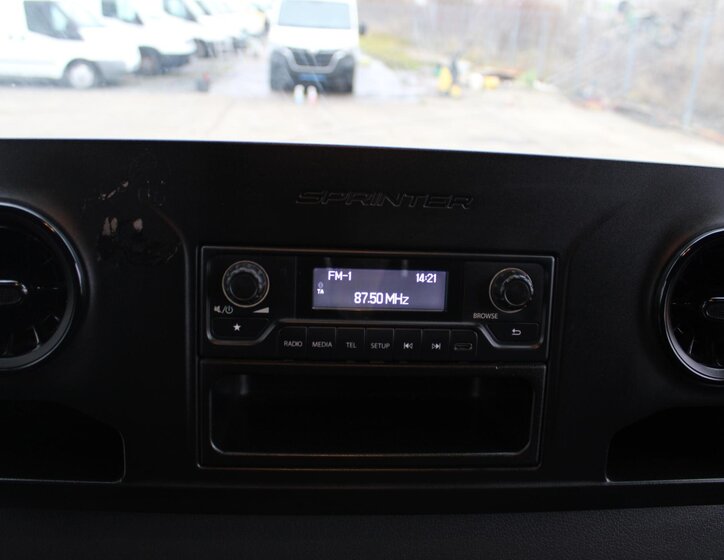 Mercedes-Benz Sprinter 11