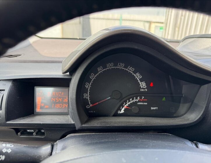 Toyota iQ Hatchback 998,0 50 kw