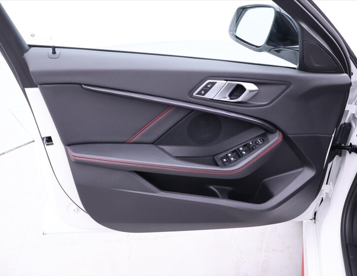 BMW Řada 1 Hatchback 2,0 l 195 kw