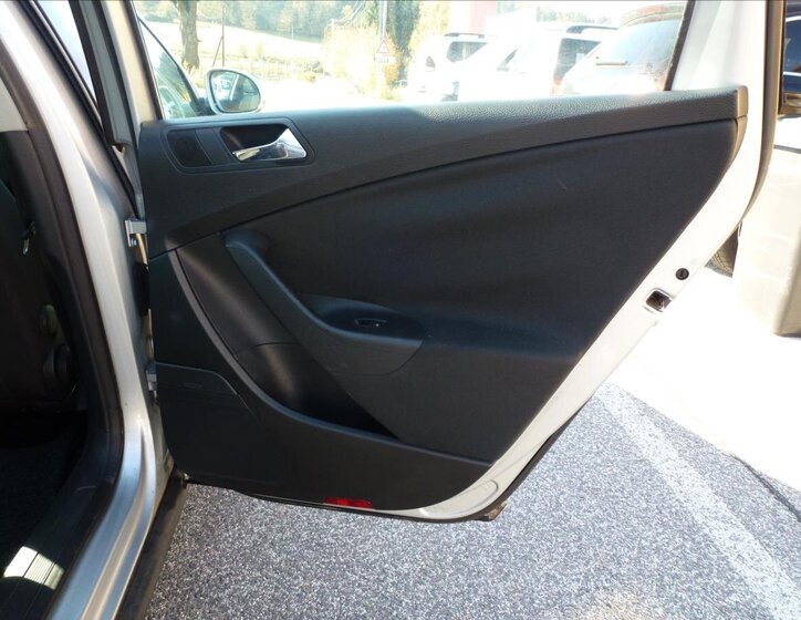 Volkswagen Passat 25