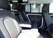 Land Rover Defender 26