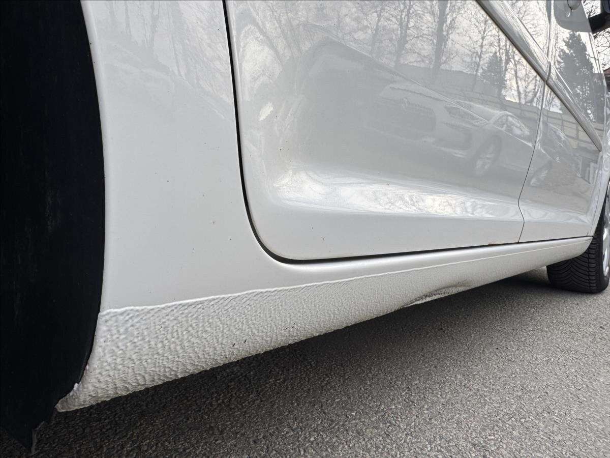 Volkswagen Touran MPV 1,6 l 77 kw