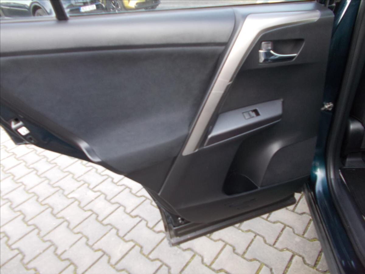 Toyota RAV4 SUV 2,5 l 114 kw