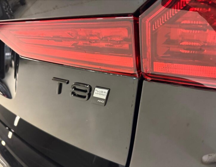 Volvo XC60 SUV / Terénní 2,0 l 228 kw