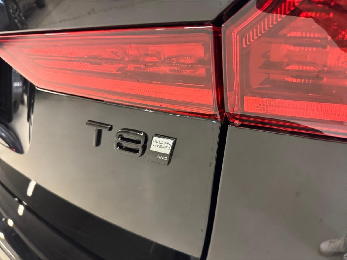 Volvo XC60 SUV / Terénní 2,0 l 228 kw
