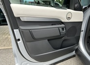 Land Rover Discovery 9