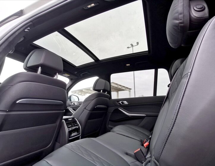 BMW X7 36