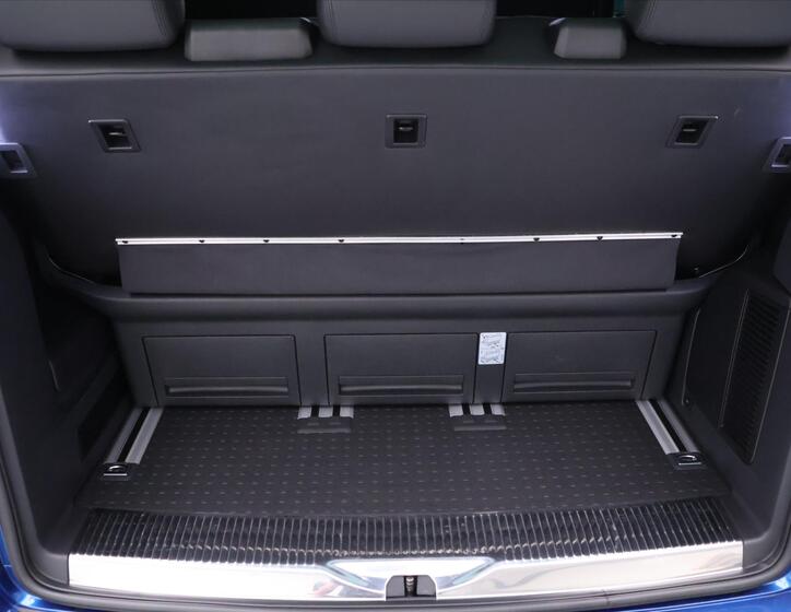 Volkswagen Multivan 10