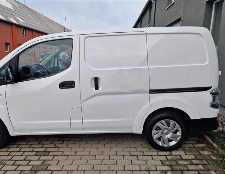 Nissan NV200 46