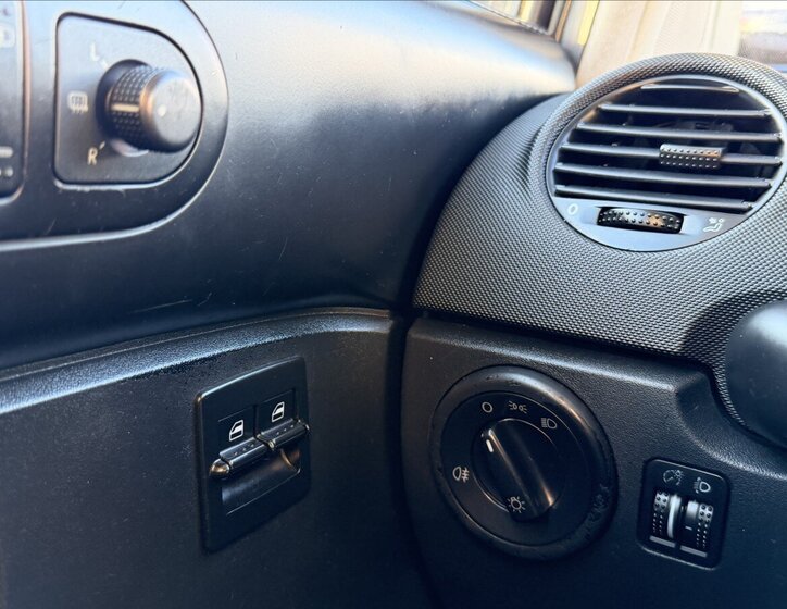 Volkswagen New Beetle 12