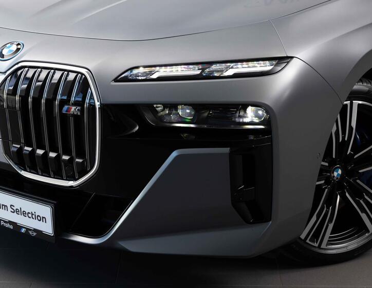 BMW i7 7