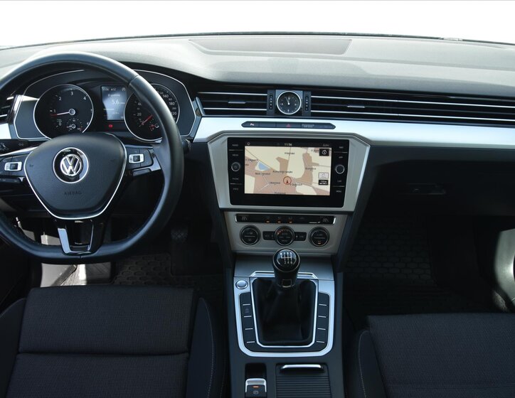 Volkswagen Passat Kombi 1,6 l 88 kw