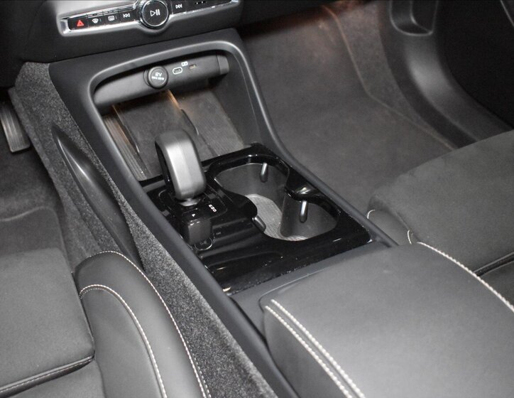 Volvo EX40 SUV 0,0 325 kw