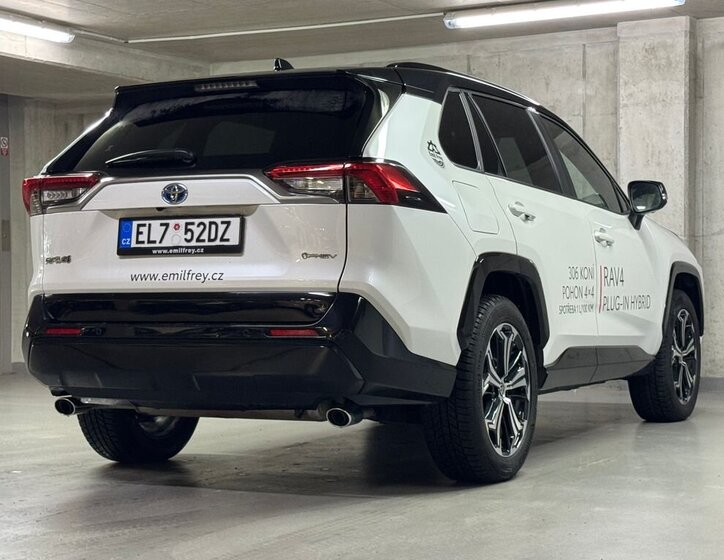 Toyota RAV4 SUV 2,5 l 228 kw