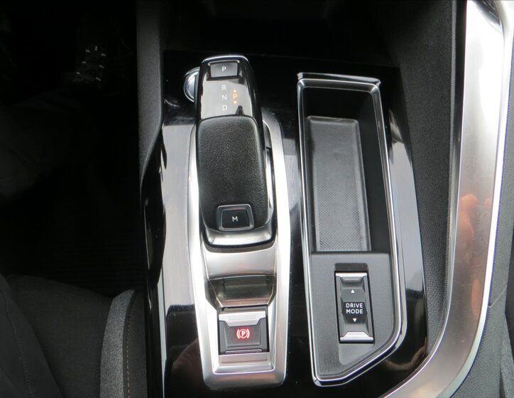 Peugeot 5008 MPV 1,2 l 96 kw