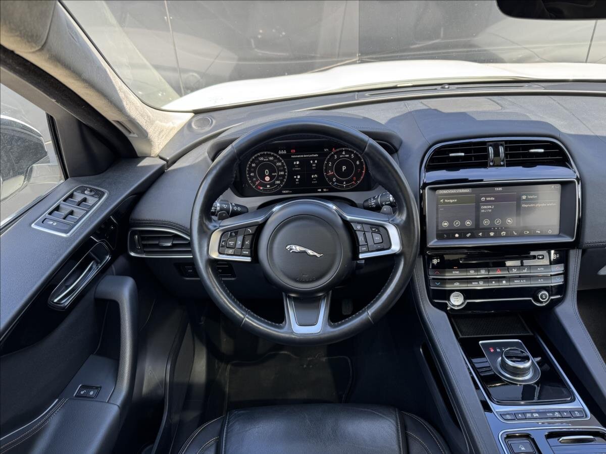 Jaguar F-Pace SUV / Terénní 2,0 l 184 kw
