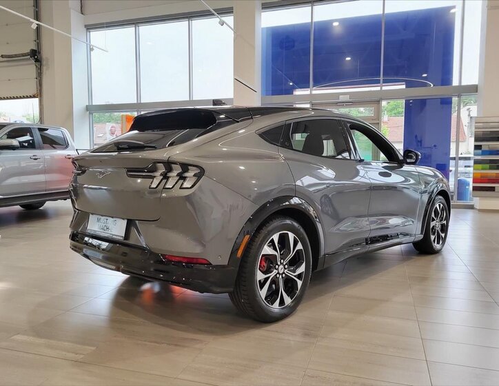 Ford Mustang Mach-E SUV / Terénní 0,0 198 kw