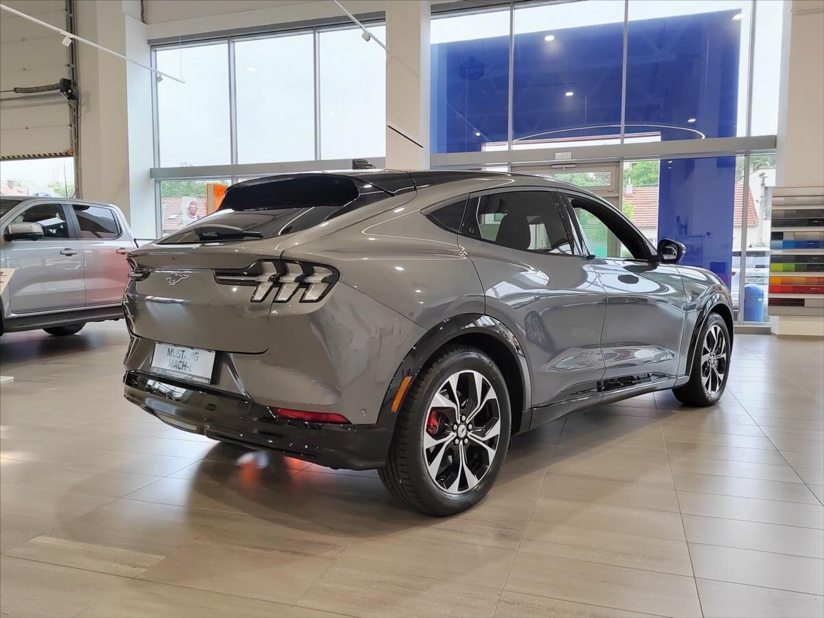 Ford Mustang Mach-E SUV / Terénní 0,0 198 kw