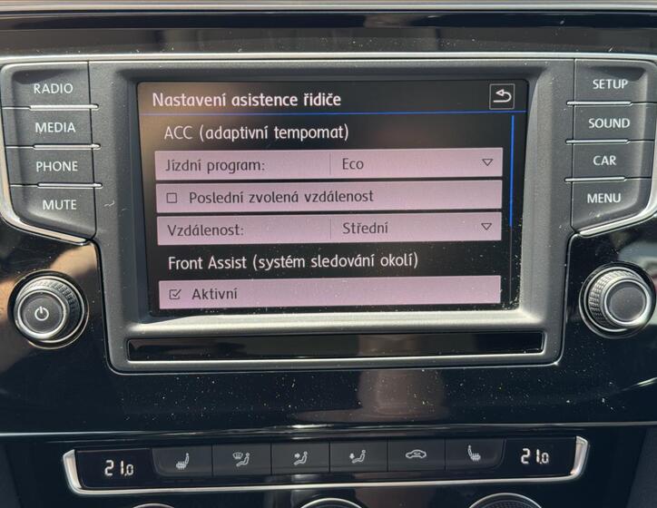 Volkswagen Passat 10