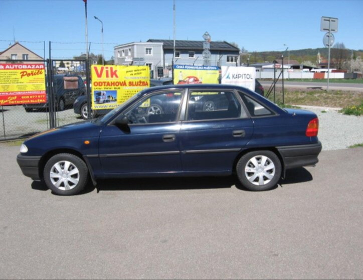 Opel Astra Sedan / Limuzína 1,4 l 44 kw