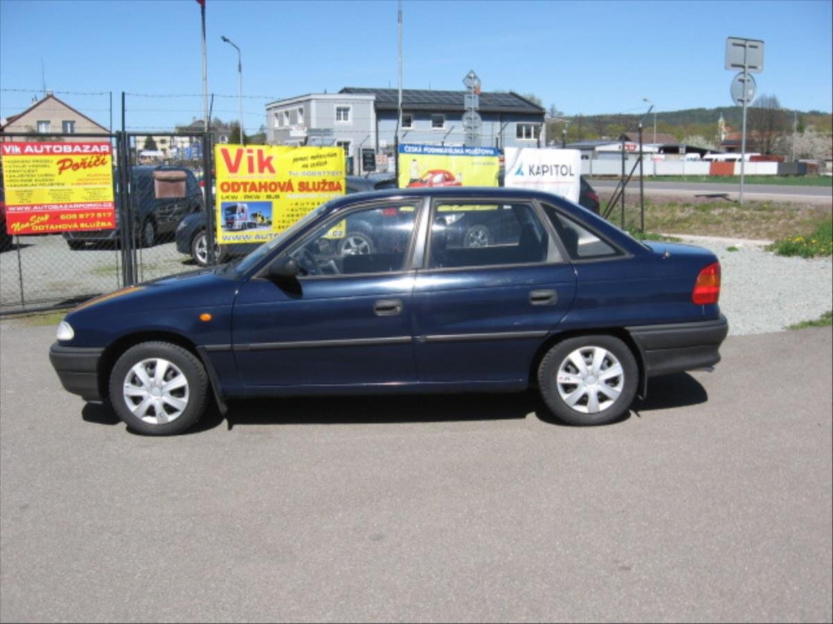Opel Astra Sedan / Limuzína 1,4 l 44 kw