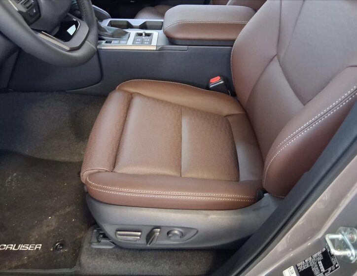 Toyota Land Cruiser SUV 2,8 l 151 kw