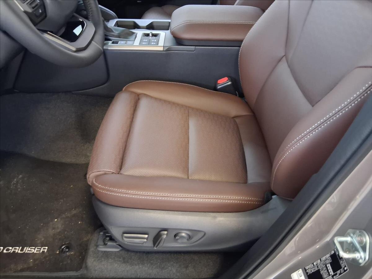 Toyota Land Cruiser SUV 2,8 l 151 kw