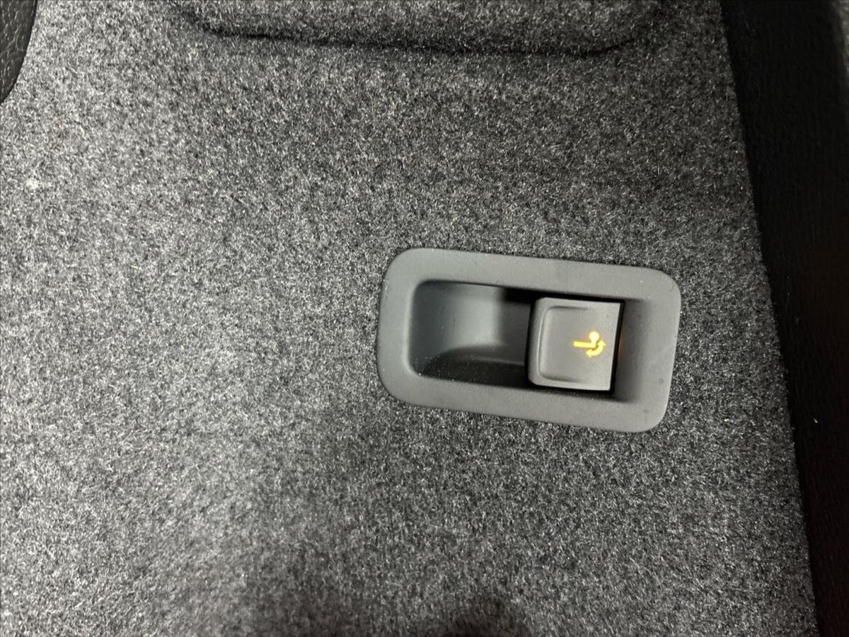 Škoda Karoq SUV / Terénní 1,5 l 110 kw