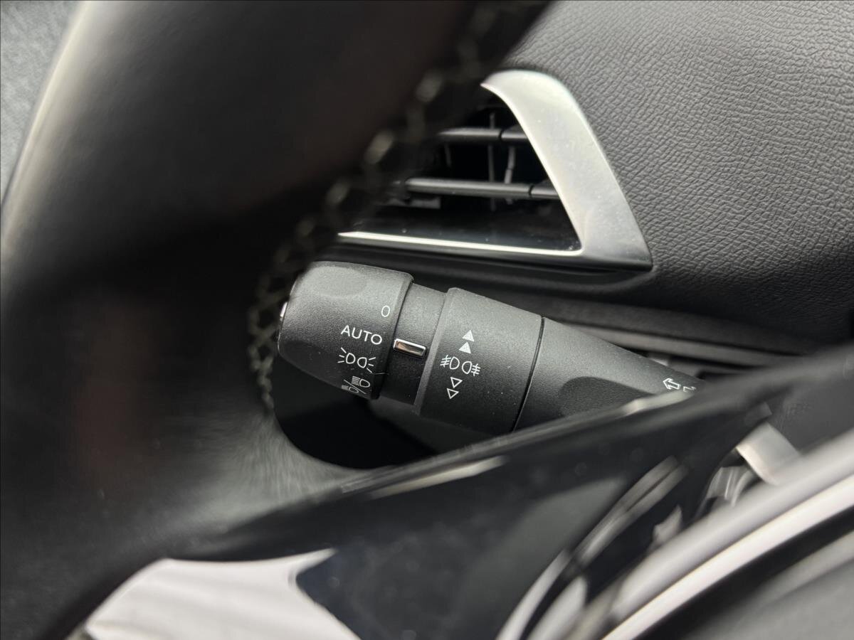 Peugeot 3008 SUV / Terénní 1,2 l 96 kw