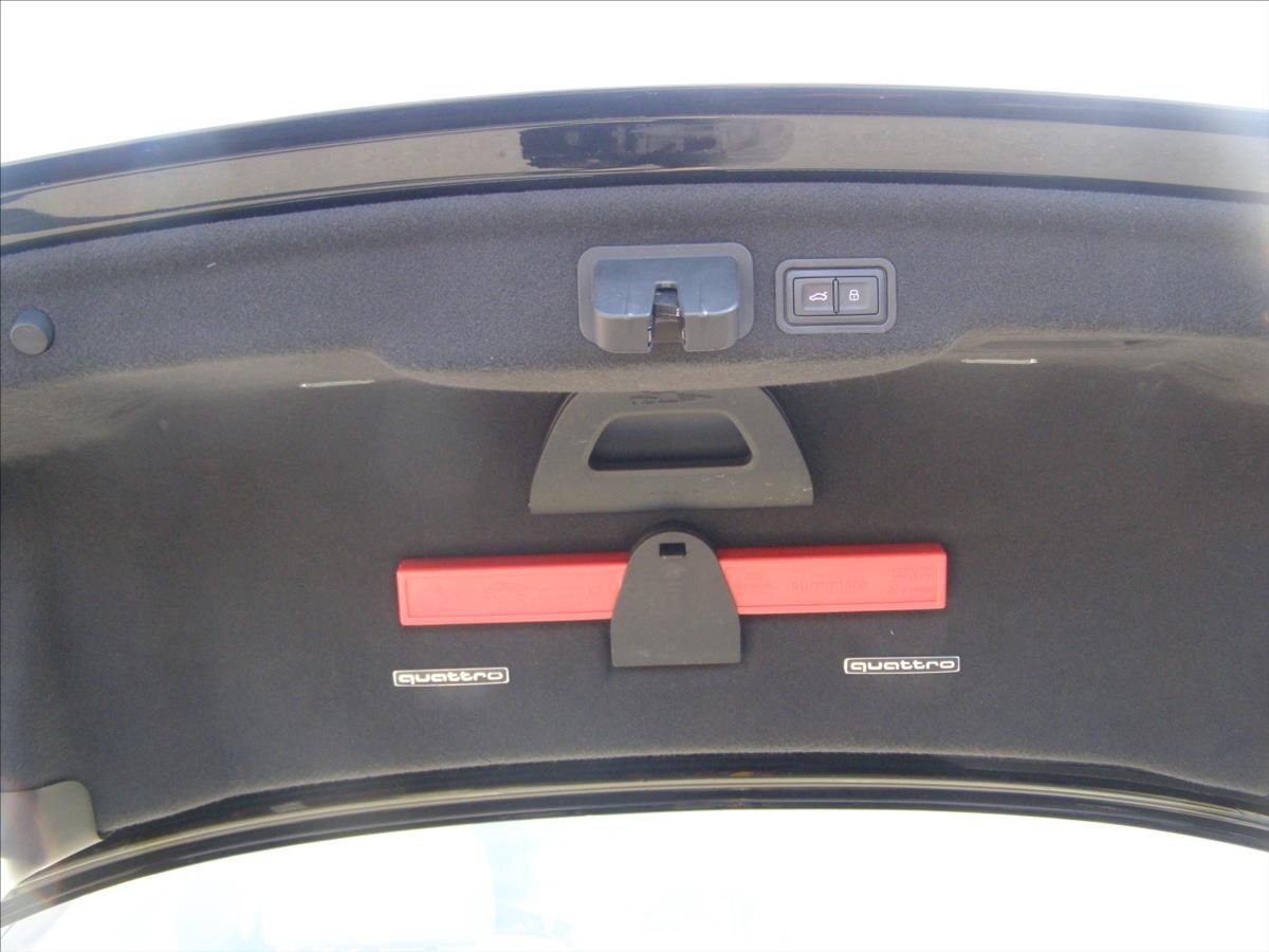 Audi A8 Sedan / Limuzína 6,3 l 368 kw