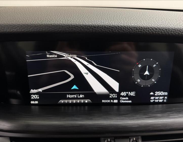 Alfa Romeo Stelvio 18