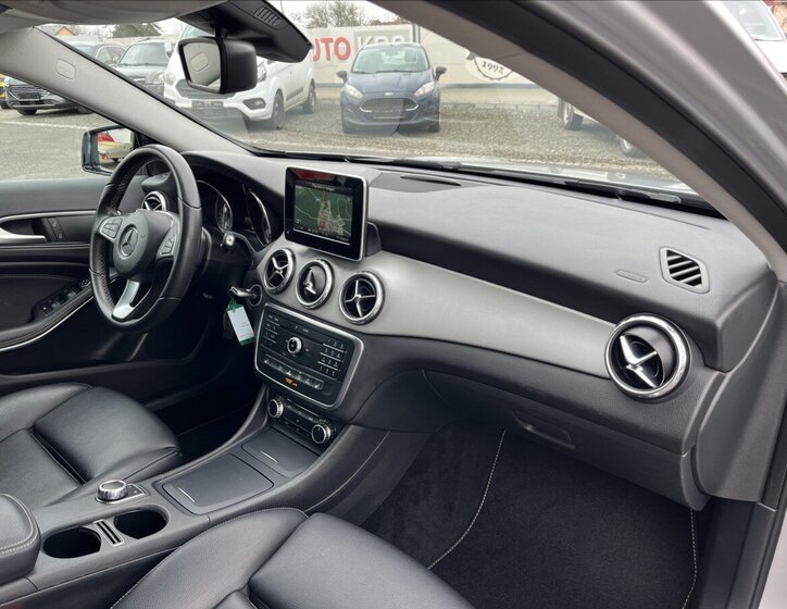 Mercedes-Benz GLA Hatchback 1,6 l 115 kw