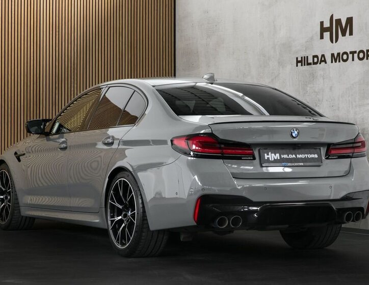 BMW M5 2