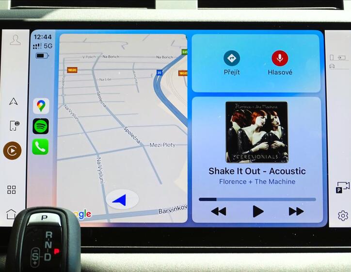 Land Rover Defender 23