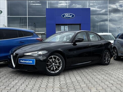 Alfa Romeo Giulia Sedan / Limuzína 2,1 l 132 kw