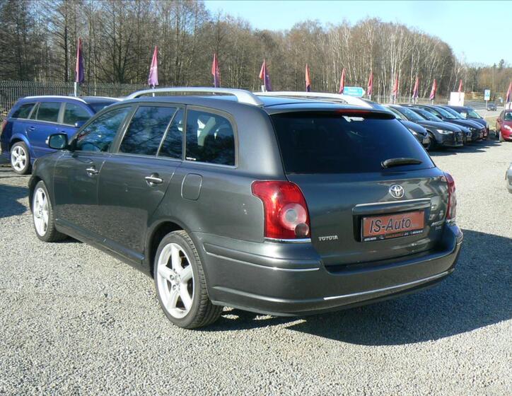 Toyota Avensis 4
