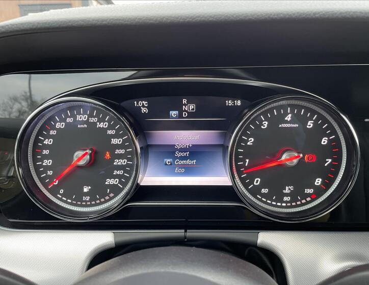 Mercedes-Benz Třídy E 40