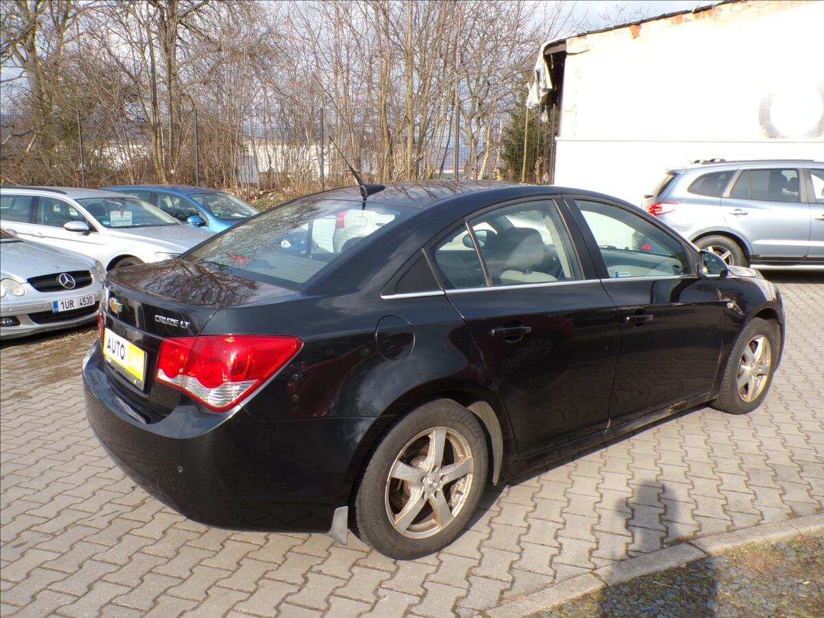 Chevrolet Cruze Sedan / Limuzína 2,0 l 110 kw