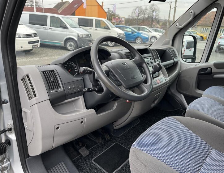 Peugeot Boxer Kombi 2,2 l 88 kw
