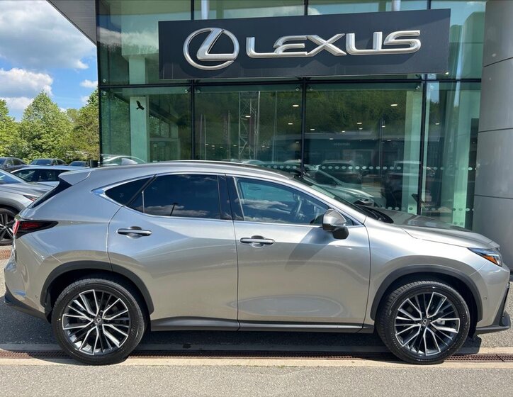 Lexus NX 350h SUV / Terénní 2,5 l 150 kw
