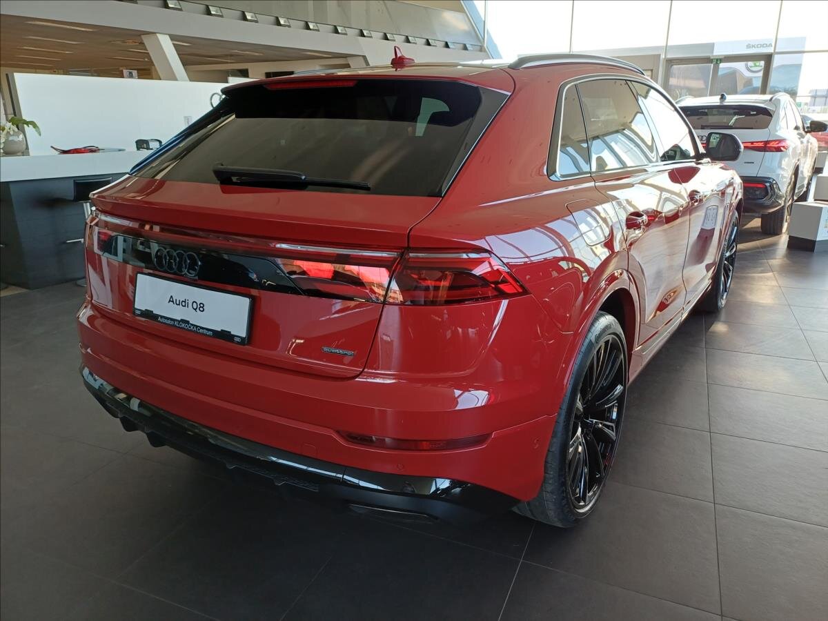 Audi Q8 SUV / Terénní 3,0 l 210 kw