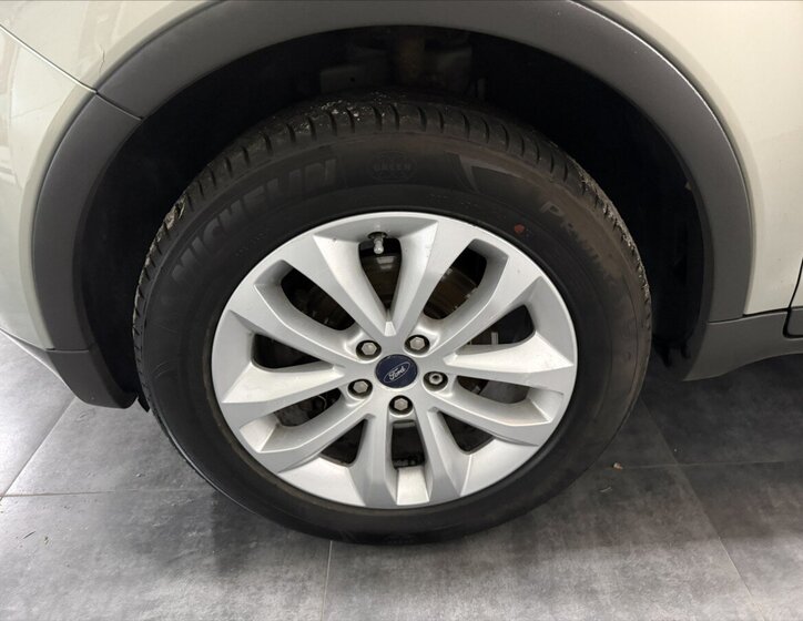 Ford Kuga SUV / Terénní 2,0 l 100 kw