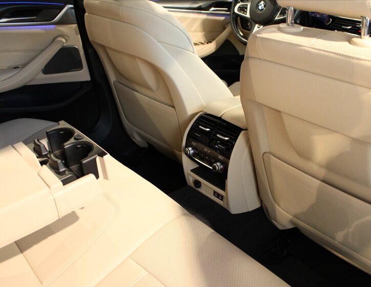 BMW Řada 5 Kombi 3,0 l 210 kw